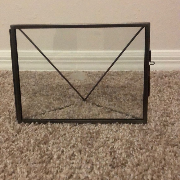 Other - 💛 Floating Picture Frame
